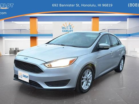 Used 2015 Ford Focus SE FWD image 2