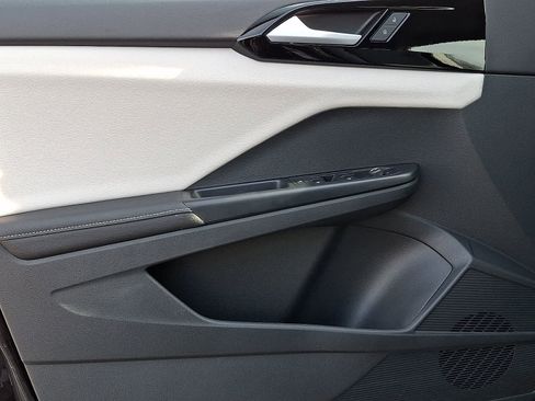 Used 2025 Volkswagen Taos S image 12