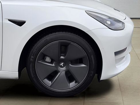 Used 2021 Tesla Model 3 Standard Range Plus image 46