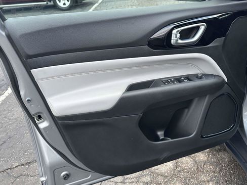 Certified 2022 Jeep Compass Limited image 16