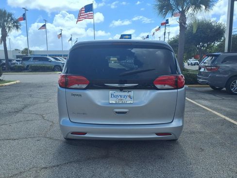 Used 2023 Chrysler Voyager LX FWD image 23