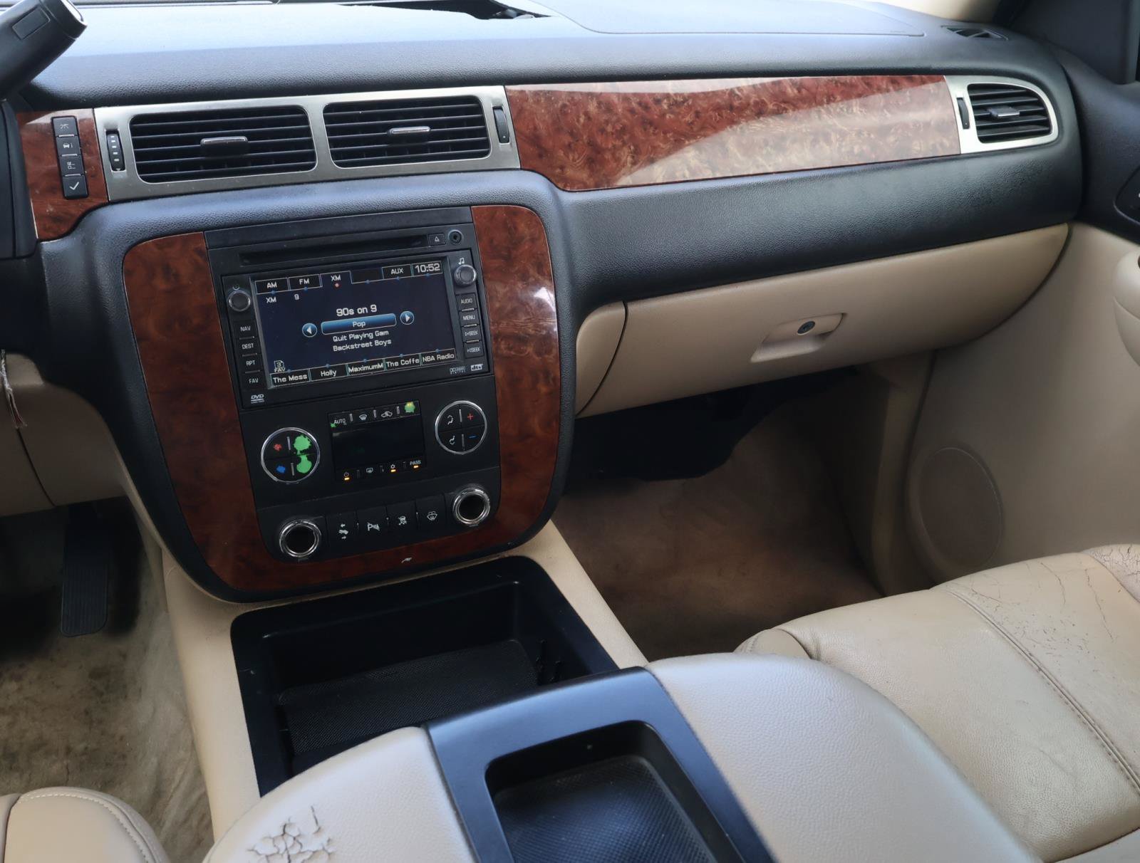 Used 2007 Chevrolet Suburban LTZ w/ LTZ Preferred Equipment Group RWD image 10