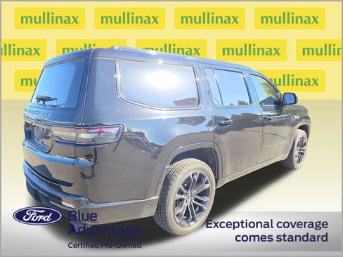Used 2022 Jeep Grand Wagoneer Series II AWD/4WD image 3