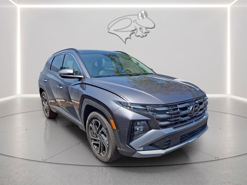 Certified 2025 Hyundai Tucson Limited AWD/4WD image 4