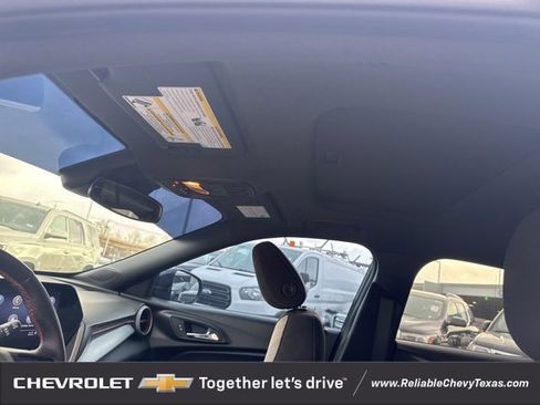 Used 2025 Chevrolet Trax RS w/ Sunroof Package image 21