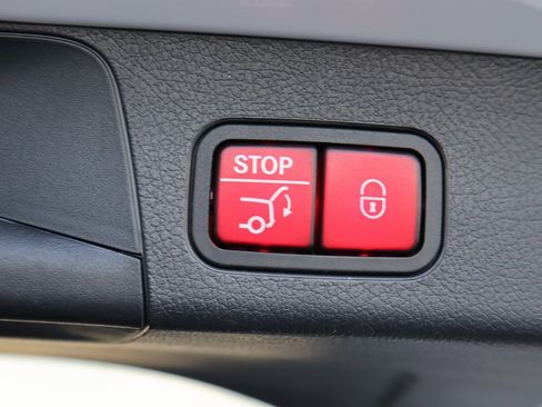 Certified 2022 Mercedes-Benz GLB 250 4MATIC image 12