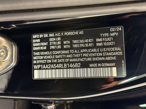 Certified 2024 Porsche Macan AWD/4WD image 26