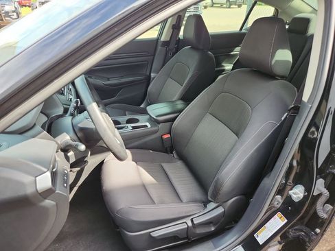 Used 2024 Nissan Altima 2.5 S FWD image 3