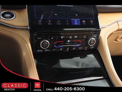 Used 2023 Jeep Grand Cherokee Summit AWD/4WD image 15