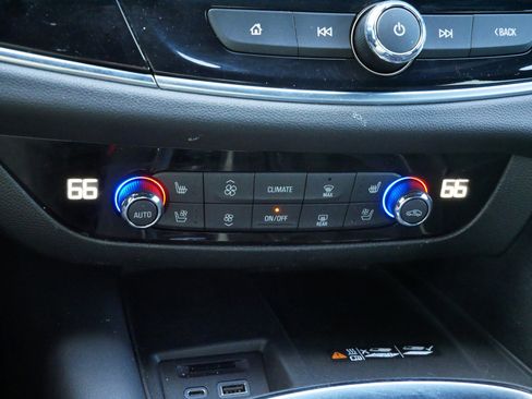 Used 2022 Buick Enclave Avenir w/ Avenir Technology Package image 23