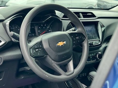 Used 2021 Chevrolet TrailBlazer LT w/ Convenience Package FWD image 9