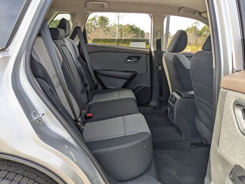 Used 2023 Nissan Rogue SV image 41