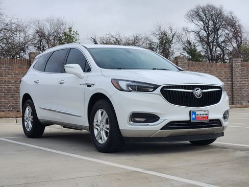 Used 2021 Buick Enclave Essence image 4