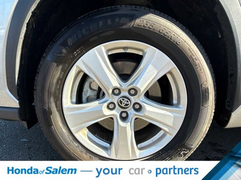 Used 2023 Toyota Highlander L image 8