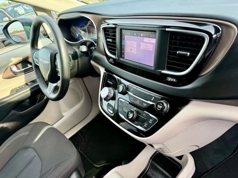 Used 2024 Chrysler Voyager LX FWD image 28