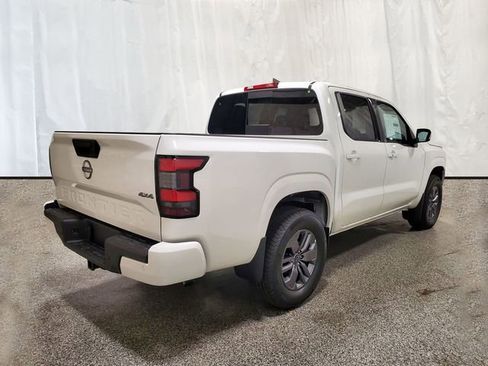 Used 2025 Nissan Frontier SV w/ SV Convenience Package image 4