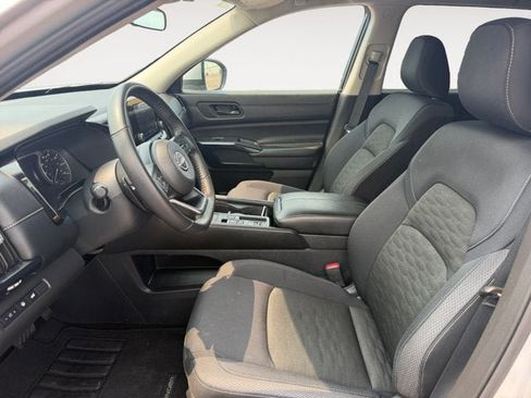 Used 2025 Nissan Pathfinder SV FWD image 9