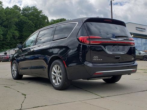 New 2026 Chrysler Pacifica Select AWD/4WD image 5