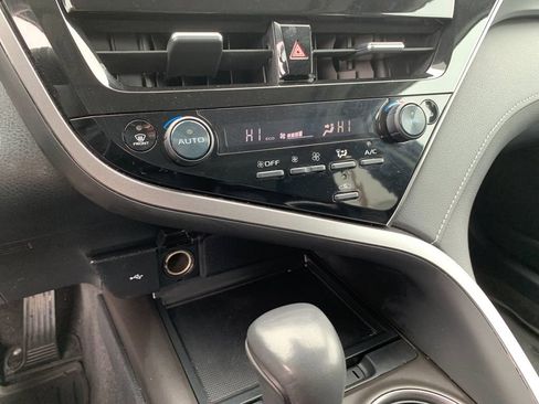 Used 2024 Toyota Camry SE image 25