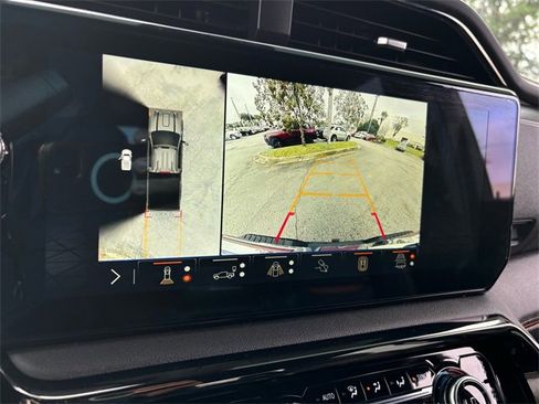 Used 2024 GMC Sierra 2500 AT4 image 26