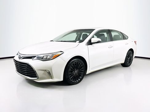 Used 2016 Toyota Avalon Touring image 3