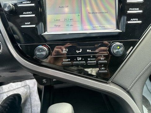 Used 2019 Toyota Camry SE w/ Convenience Package image 43