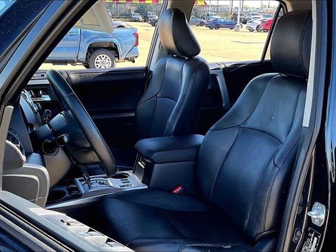 Used 2016 Toyota 4Runner SR5 image 7