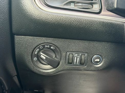 Used 2016 Dodge Challenger SXT RWD image 19