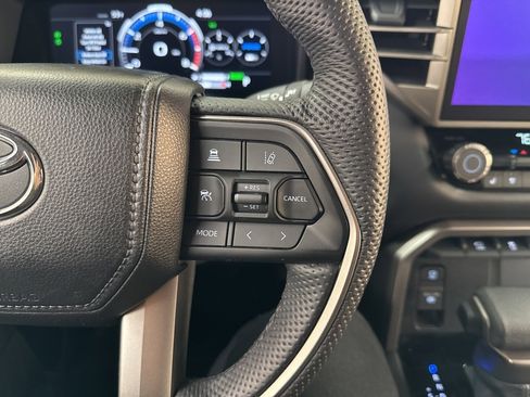 Used 2025 Toyota Tundra Limited image 21