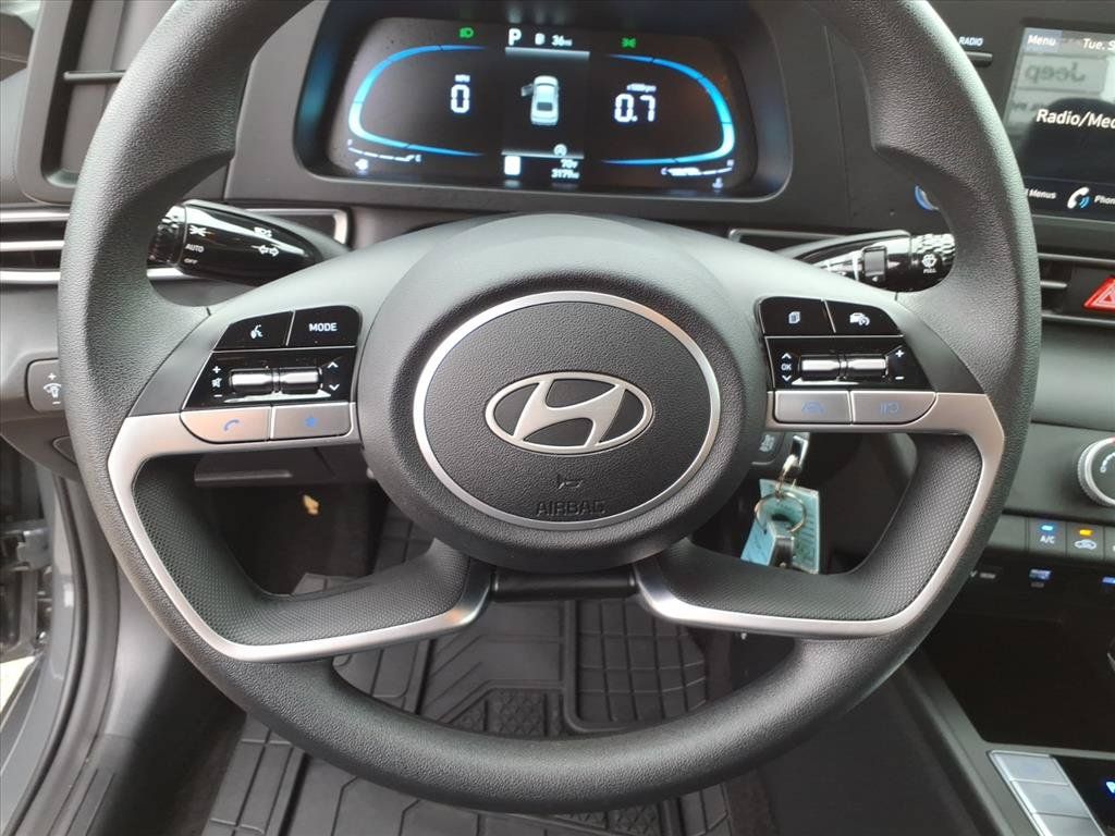 Used 2026 Hyundai Elantra SE FWD image 22