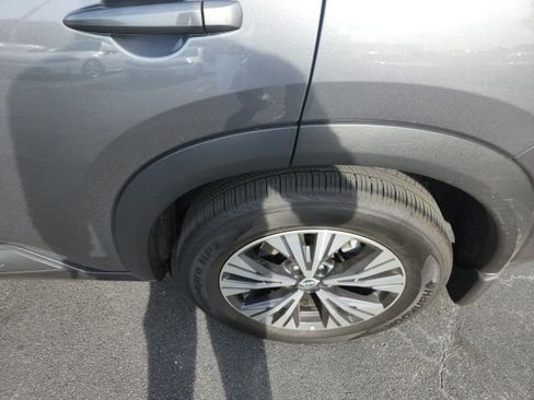 Used 2023 Nissan Rogue SV w/ SV Premium B Package image 5