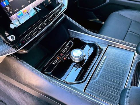 Used 2023 Jeep Wagoneer Series III w/ Premium Group I image 16