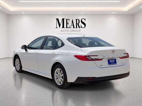 Used 2025 Toyota Camry LE FWD image 3