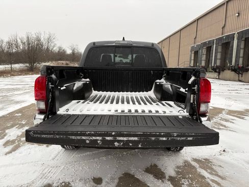Used 2021 Toyota Tacoma SR5 RWD image 11