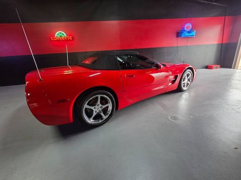 Used 2004 Chevrolet Corvette Convertible w/ Preferred Equipment Group RWD image 21