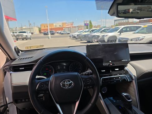 Used 2021 Toyota Venza Limited w/ Advanced Technology Package AWD/4WD image 3