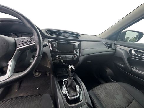 Used 2019 Nissan Rogue S w/ Special Edition Package FWD image 11