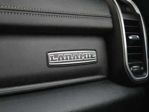 Used 2019 RAM 1500 Laramie AWD/4WD image 40
