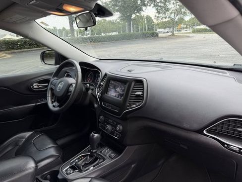 Used 2020 Jeep Cherokee Latitude Plus FWD image 28