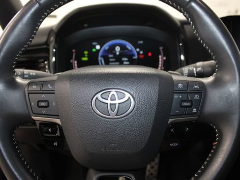 Used 2025 Toyota Camry SE FWD image 41