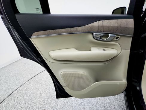 Used 2024 Volvo XC90 B6 Plus image 24