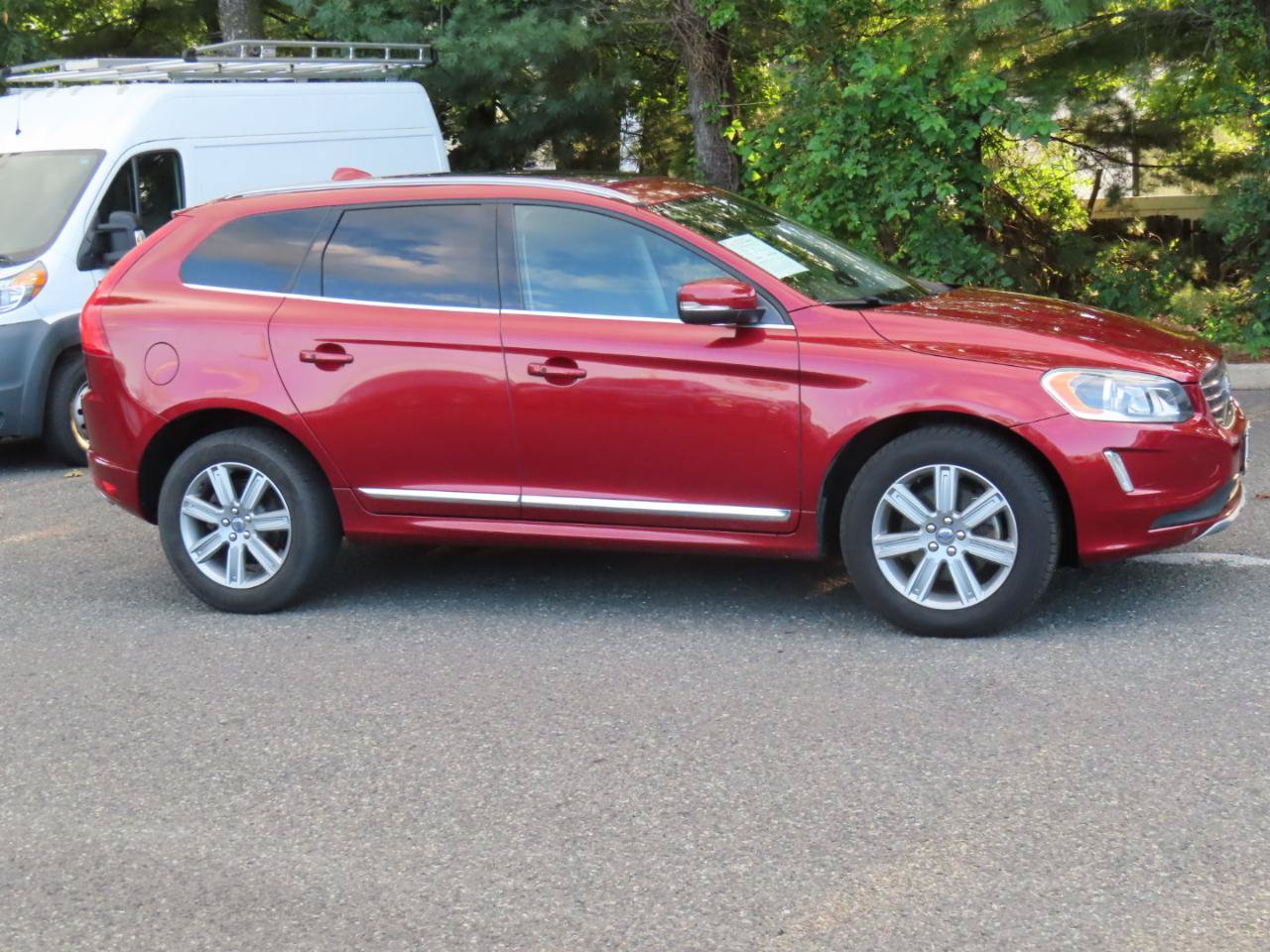 Used 2016 Volvo XC60 T6 w/ Proximity Package FWD image 7