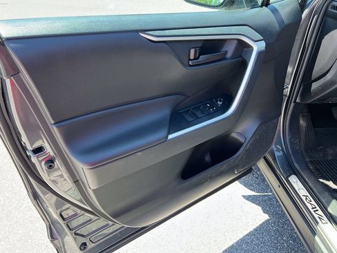 Used 2022 Toyota RAV4 LE AWD/4WD image 13