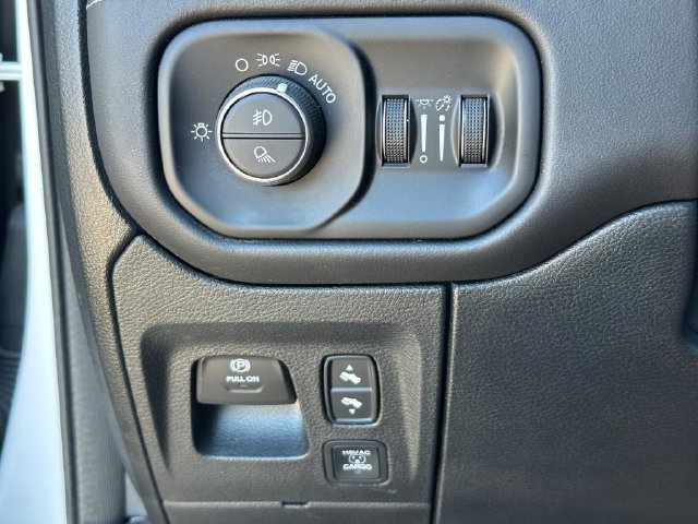 Used 2025 RAM 1500 Limited AWD/4WD image 31