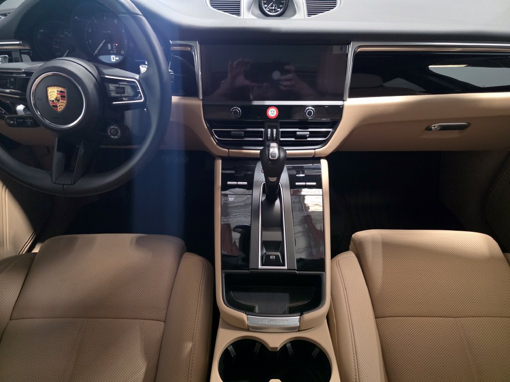 Certified 2026 Porsche Macan AWD/4WD image 13