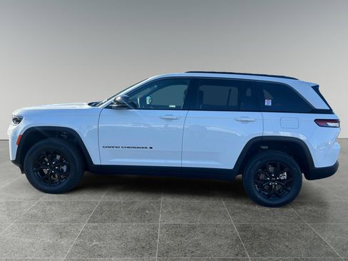 New 2026 Jeep Grand Cherokee Altitude RWD image 2