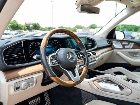 Used 2020 Mercedes-Benz GLS 580 4MATIC image 45