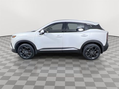 New 2025 Nissan Kicks SR image 5