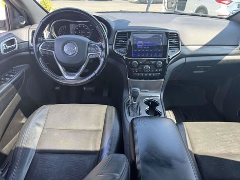 Used 2019 Jeep Grand Cherokee Altitude AWD/4WD image 11