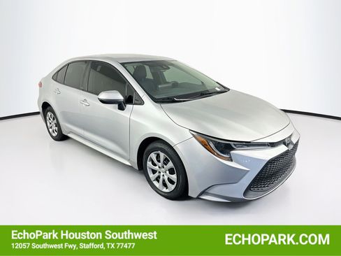 Used 2022 Toyota Corolla LE FWD image 1